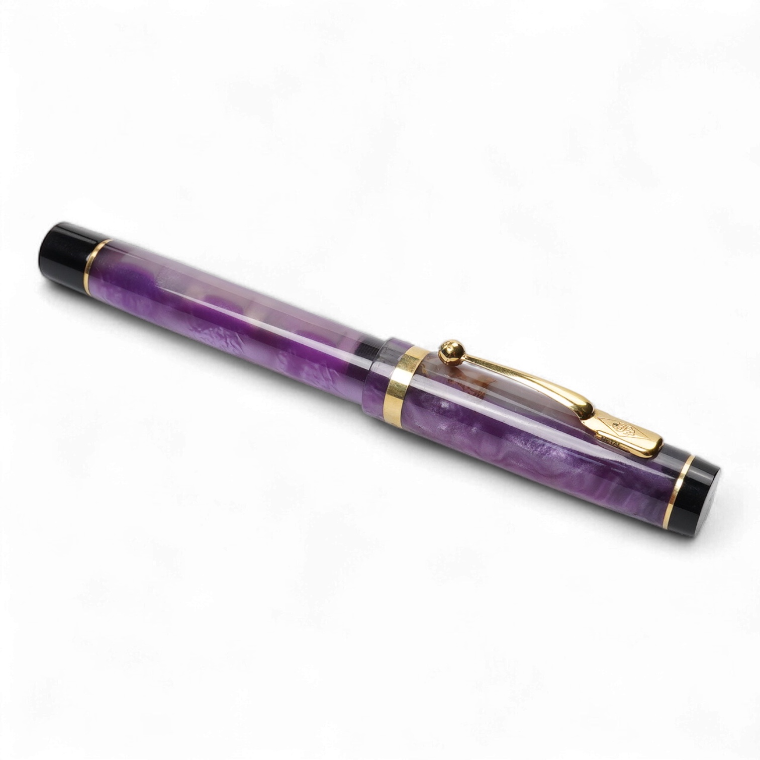 A modern Conway Stewart 'Duro' in stunning purple fitted with 18ct. gold medium nib